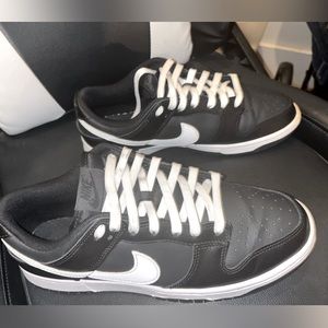 GOOD CONDITION WORN A FEW TIMES NIKE PANDA 🐼 DUNKS ✍🏾🧾🔛🔥🔥🔥